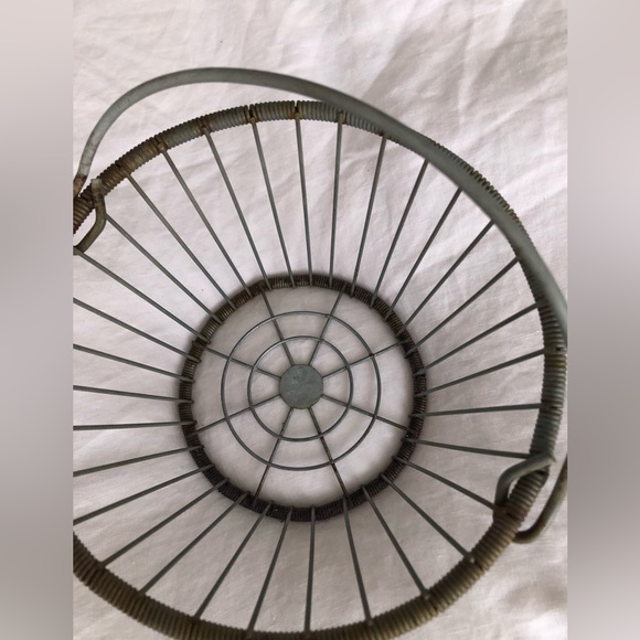 Vintage small egg basket - Picture 7 of 10